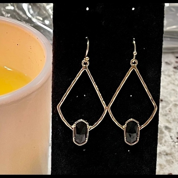 Teardrop Earrings w/Faux Black Stone - Picture 3 of 3